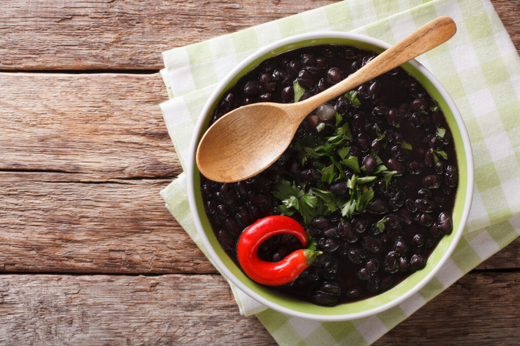 5 Clean Meals this Thanksgiving - Spicy black beans - Simply Gym